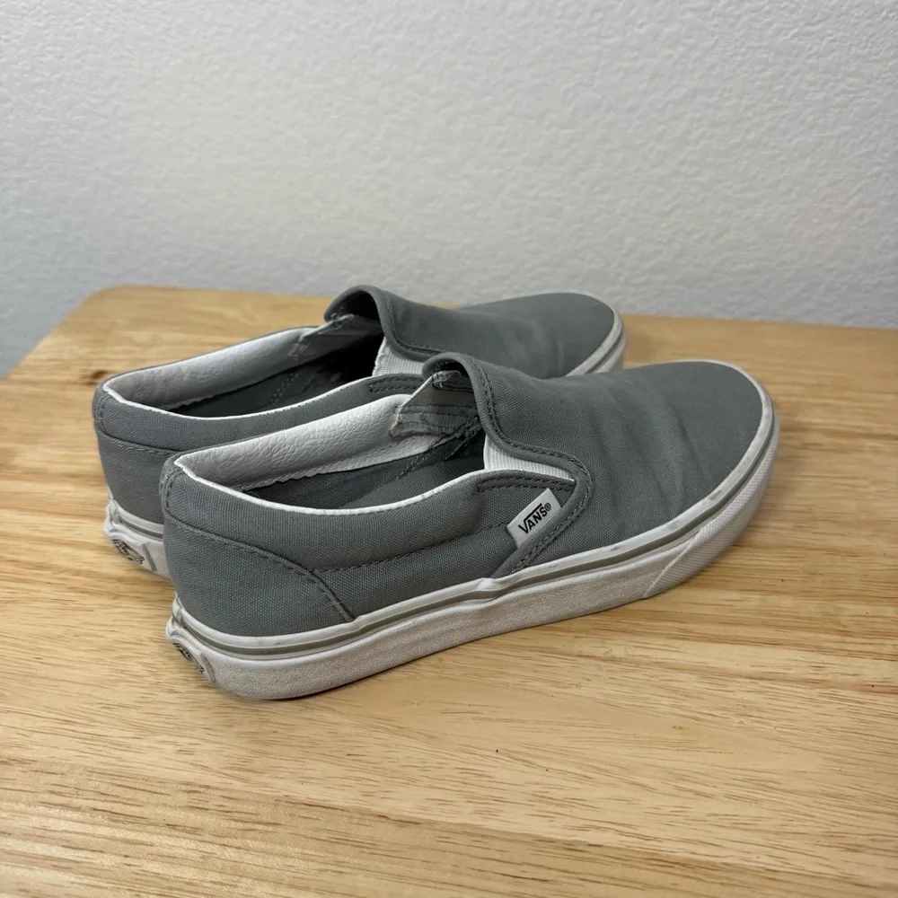 Vans Women’s Classic Slip-On Sneakers in Grey Size 6